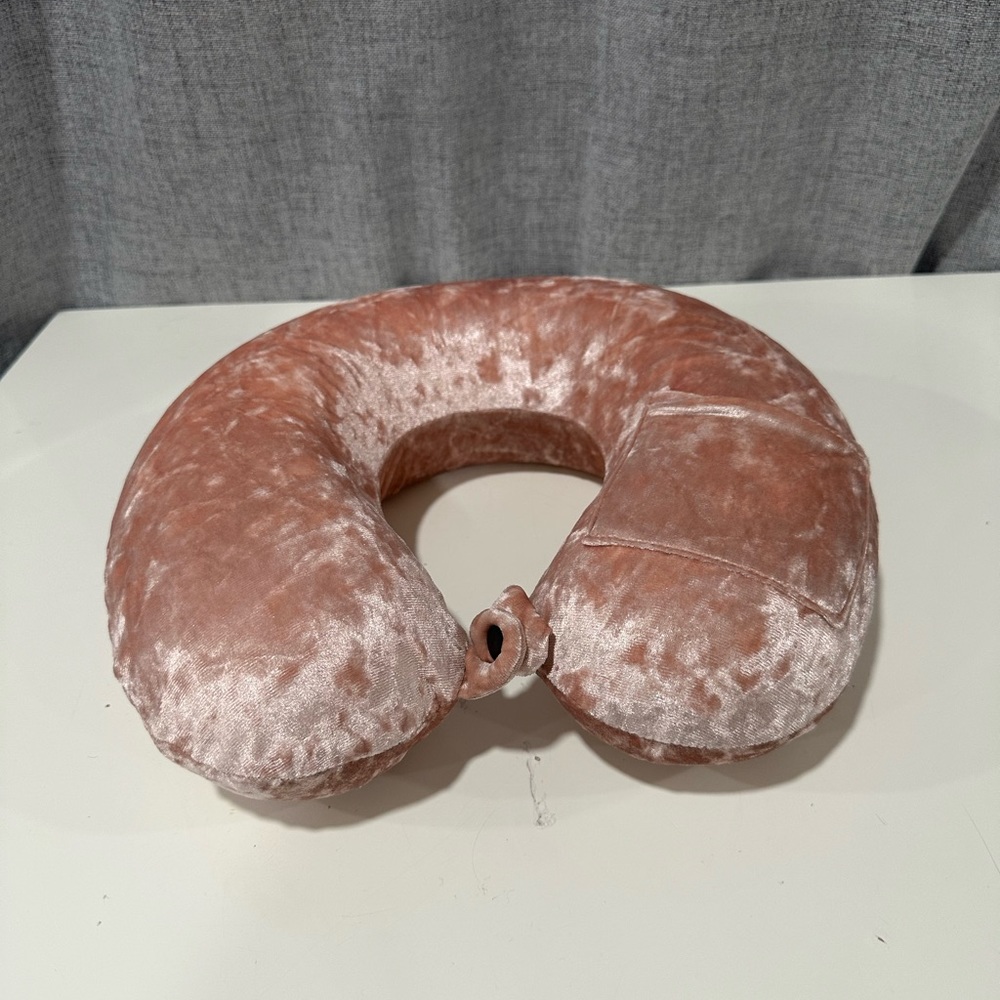 Cloudz crushed  pink velvet travel pillow with pocket.